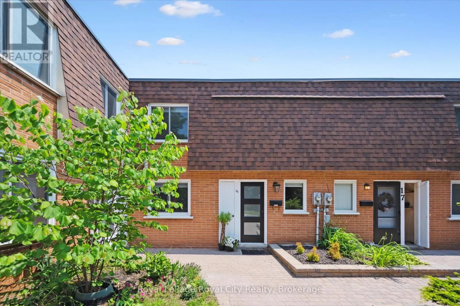 16 - 120 COUNTRY CLUB DRIVE, #16