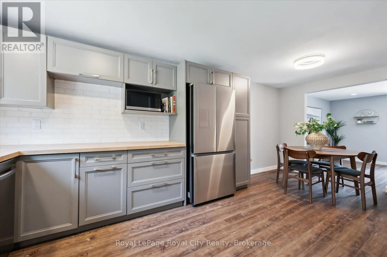 16 - 120 COUNTRY CLUB DRIVE, #16