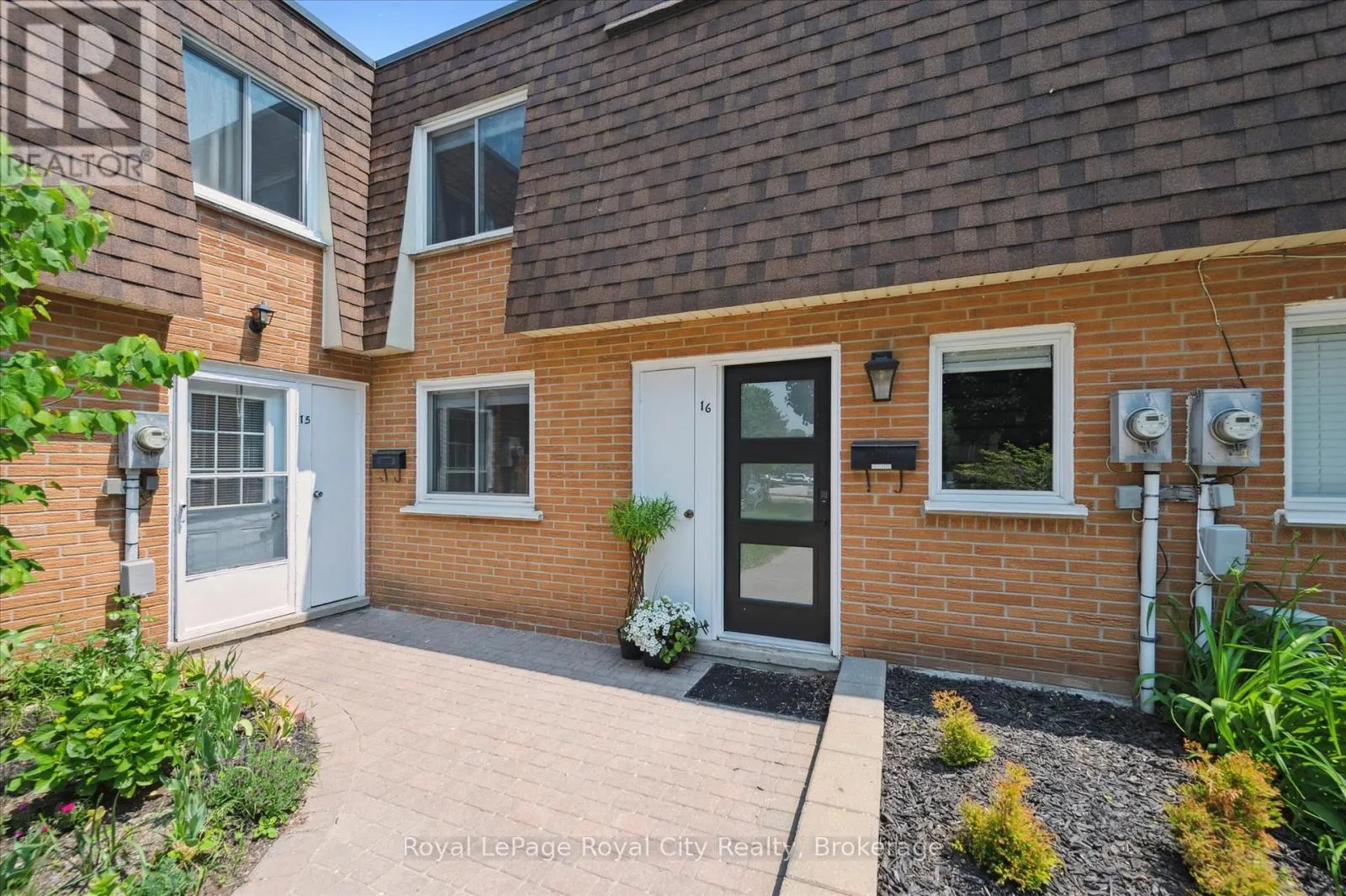 16 - 120 COUNTRY CLUB DRIVE, #16