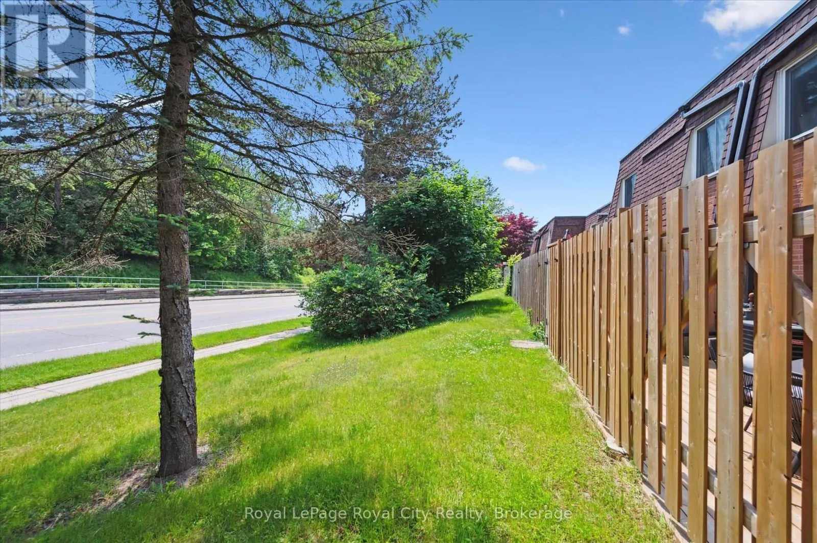 16 - 120 COUNTRY CLUB DRIVE, #16