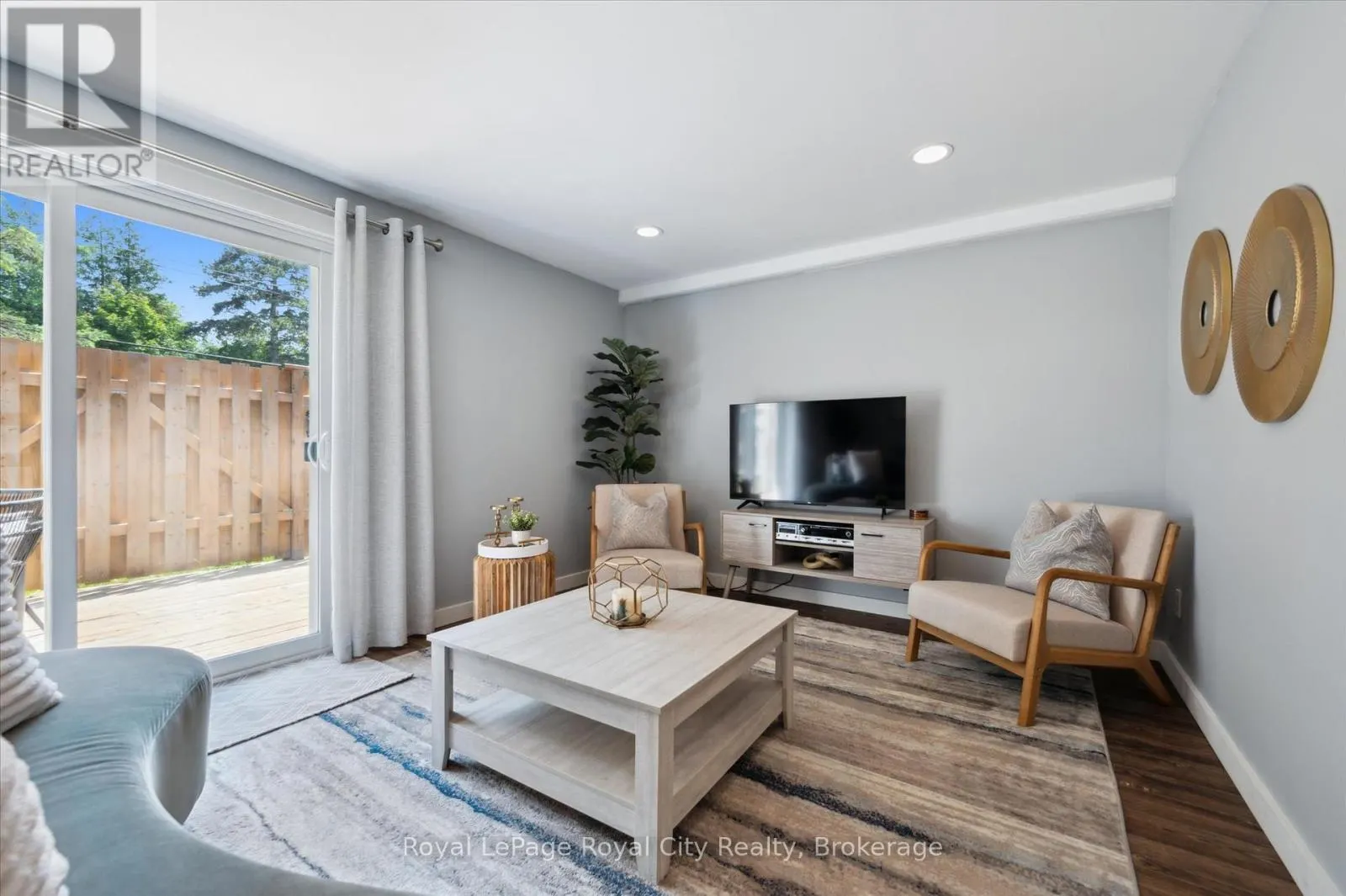 16 - 120 COUNTRY CLUB DRIVE, #16
