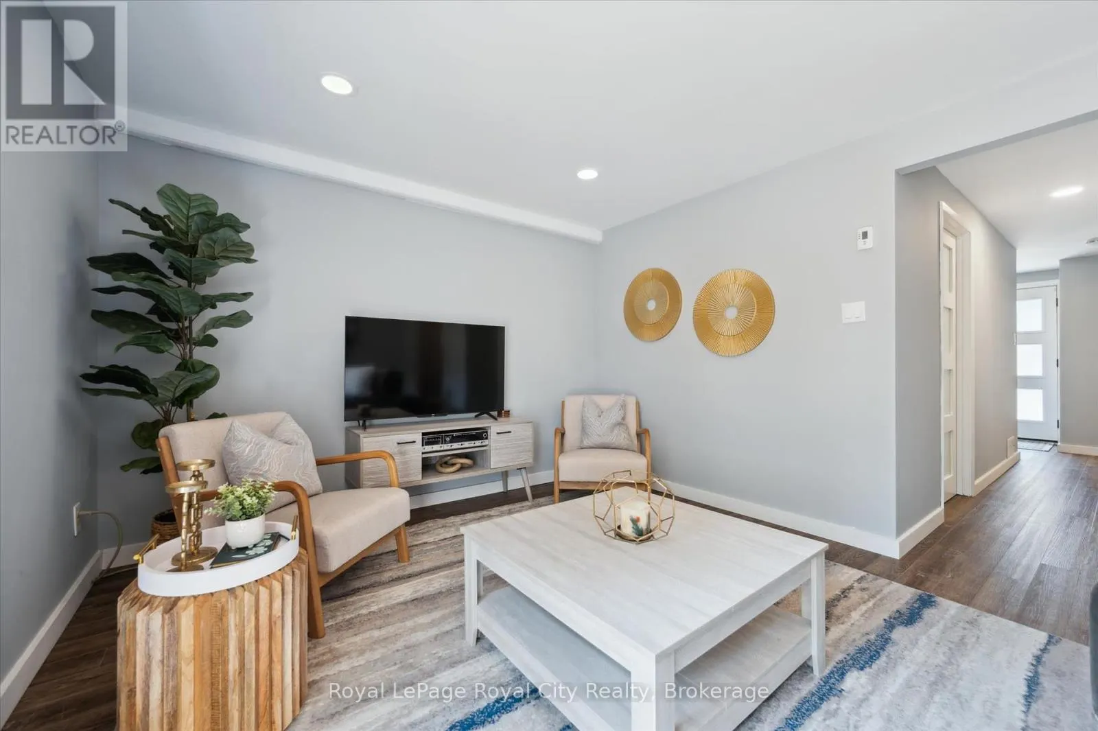 16 - 120 COUNTRY CLUB DRIVE, #16