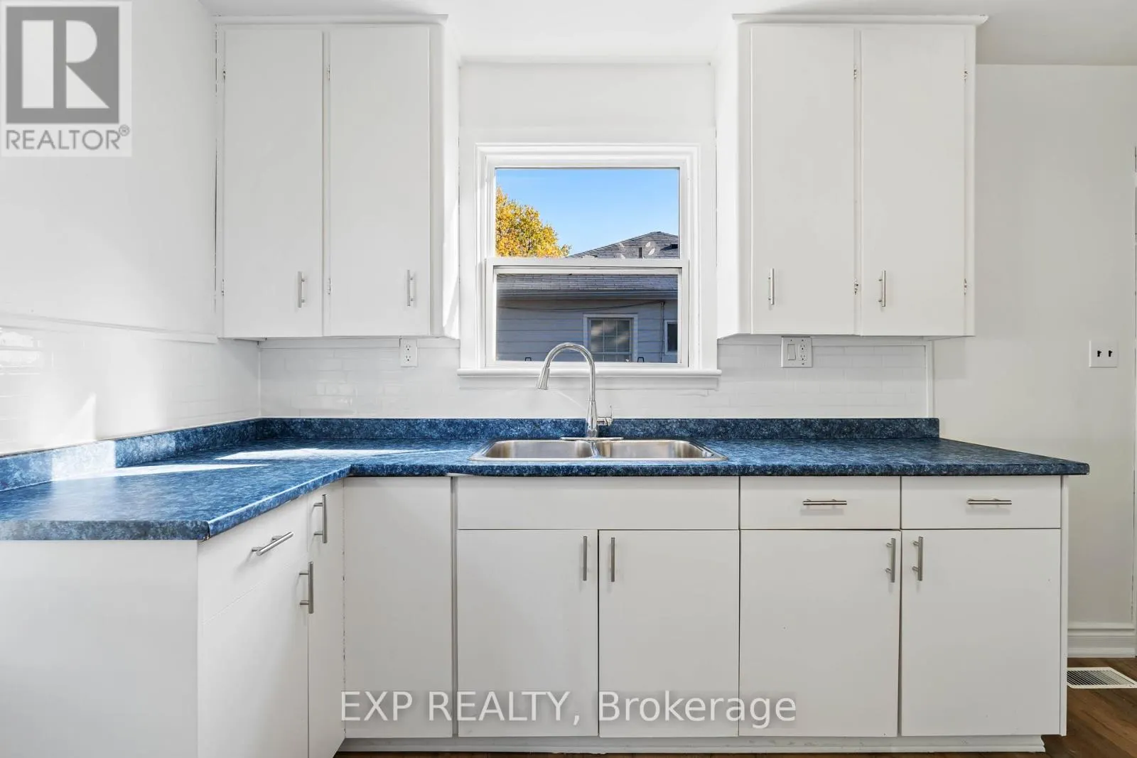 16 VALLEYVIEW CRESCENT