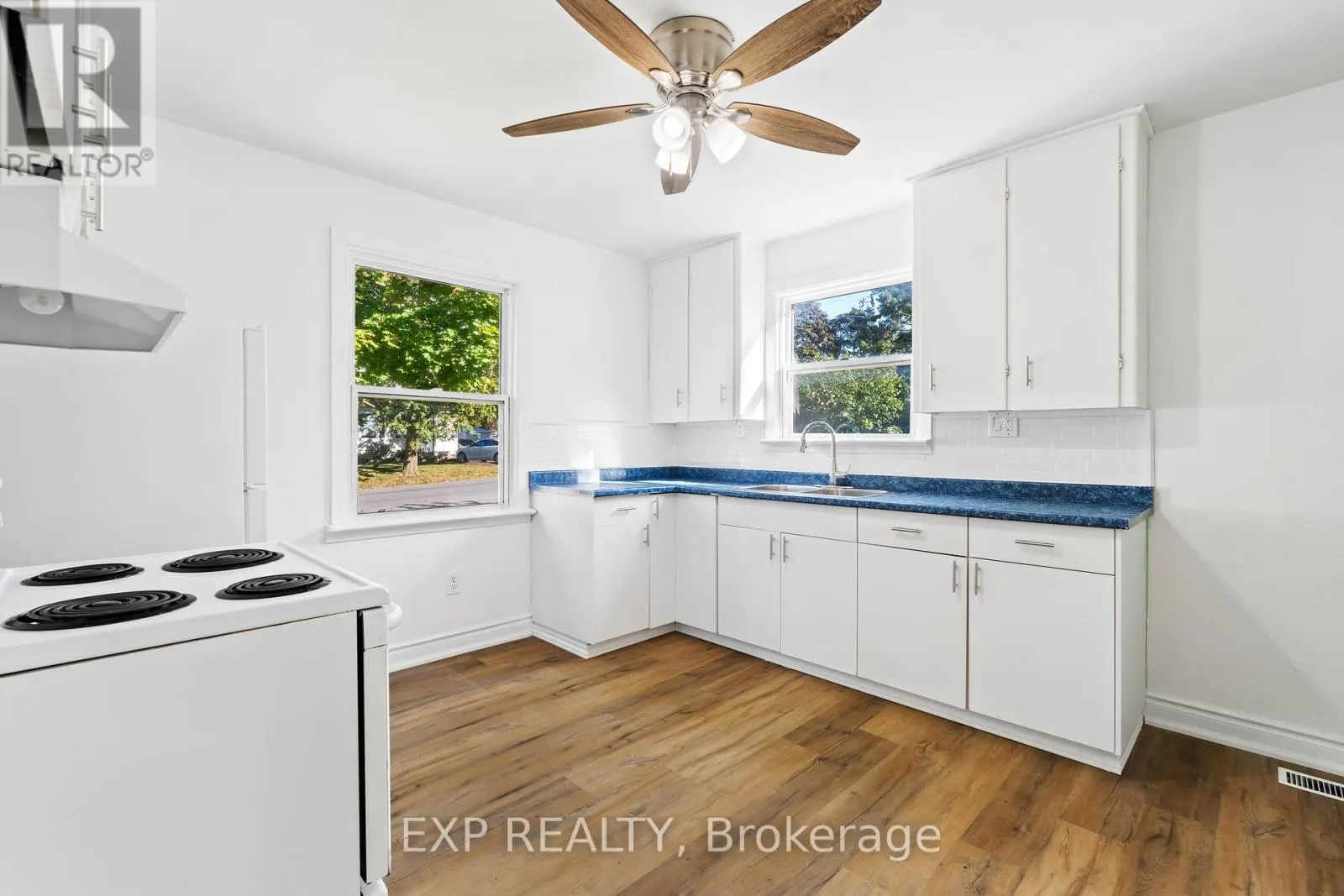 16 VALLEYVIEW CRESCENT