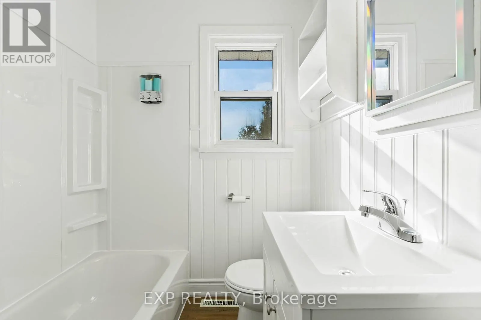 16 VALLEYVIEW CRESCENT