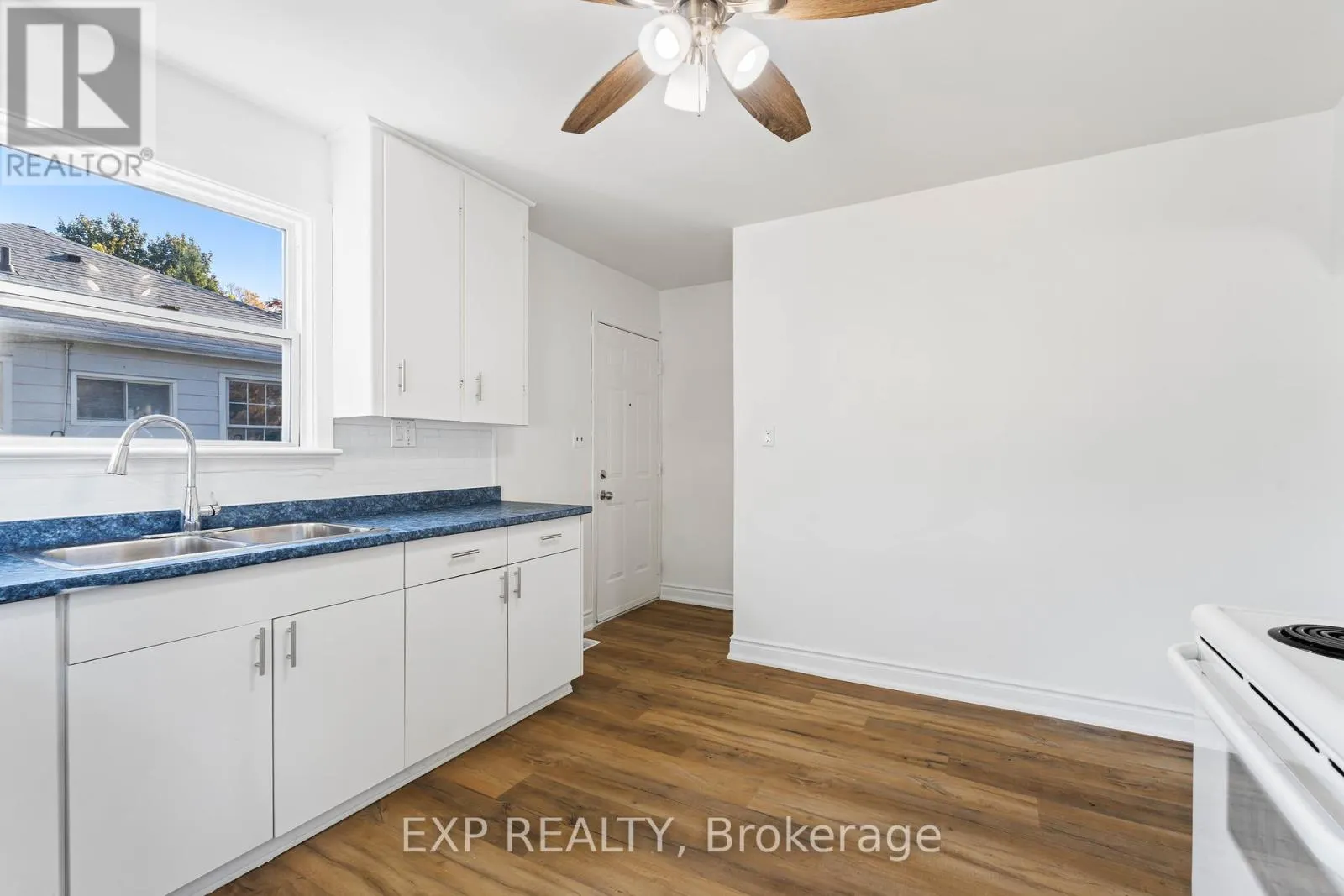 16 VALLEYVIEW CRESCENT