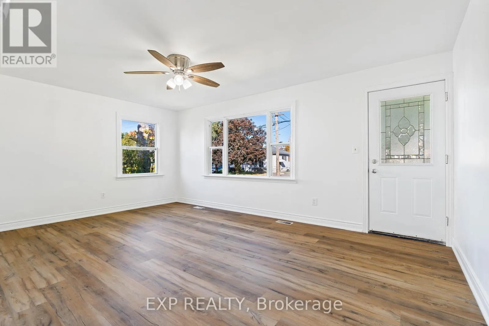 16 VALLEYVIEW CRESCENT