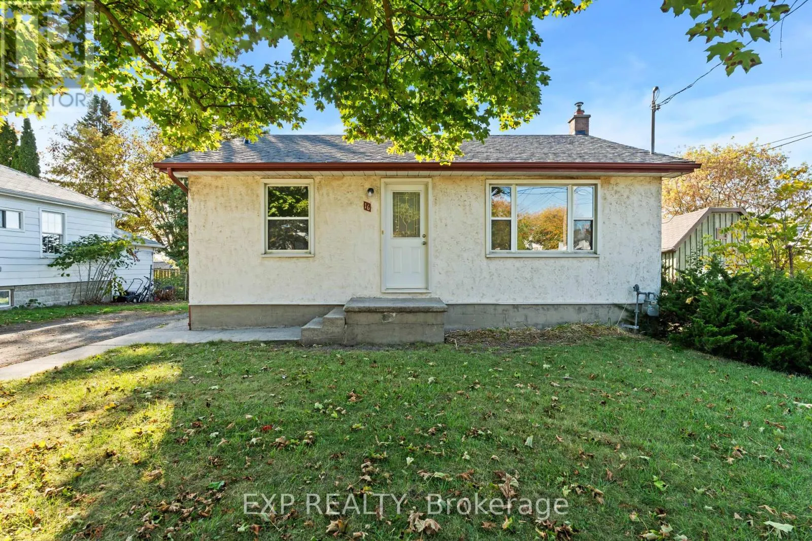 16 VALLEYVIEW CRESCENT