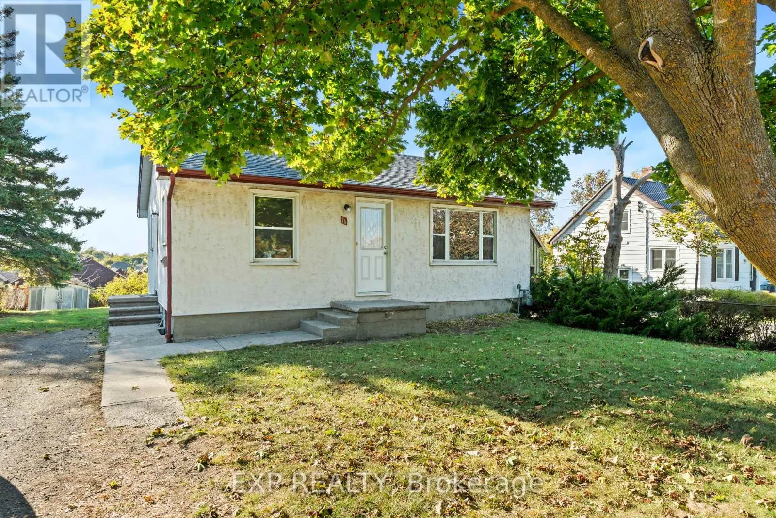 16 VALLEYVIEW CRESCENT