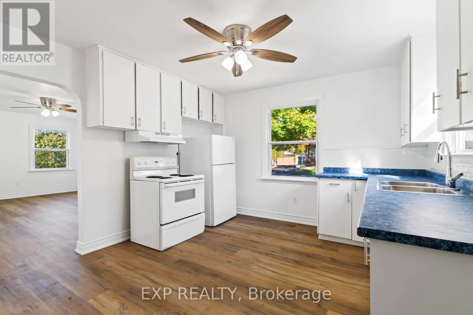 16 VALLEYVIEW CRESCENT