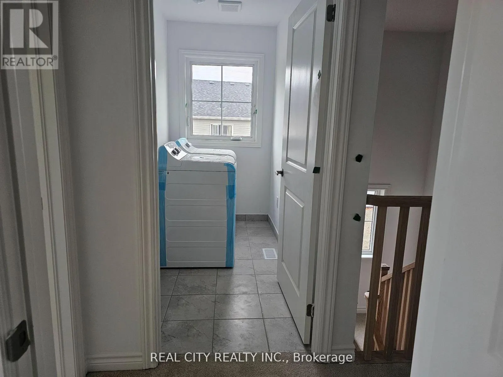 8 BRADDEN CRESCENT