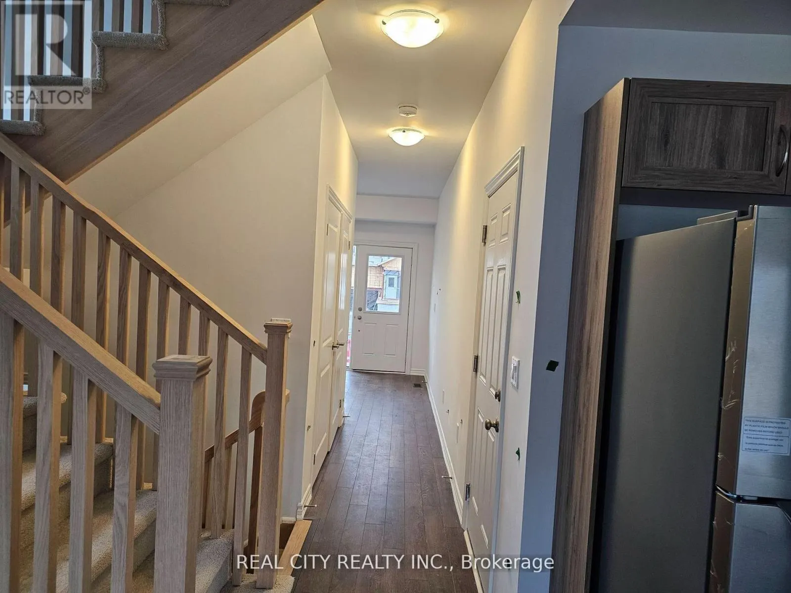 8 BRADDEN CRESCENT