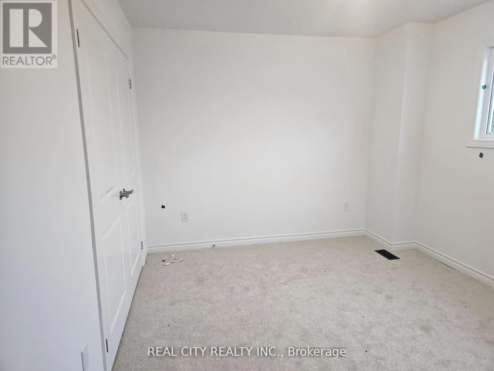 8 BRADDEN CRESCENT