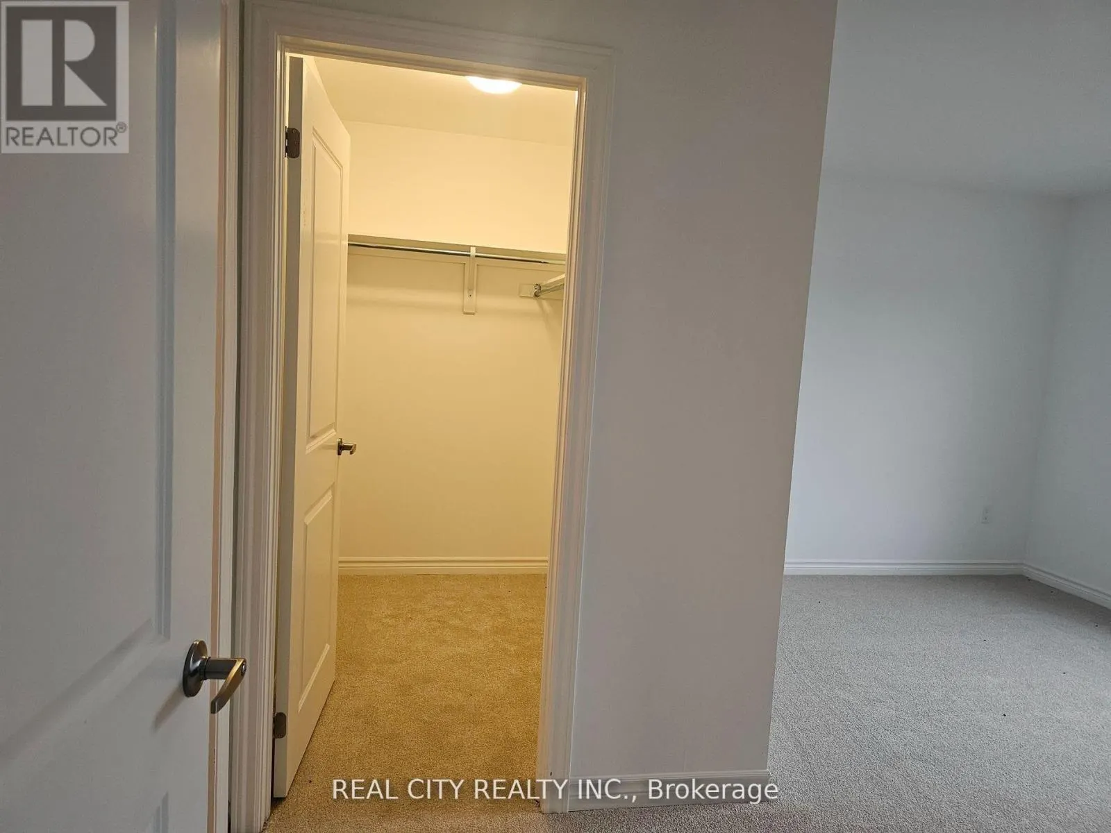 8 BRADDEN CRESCENT