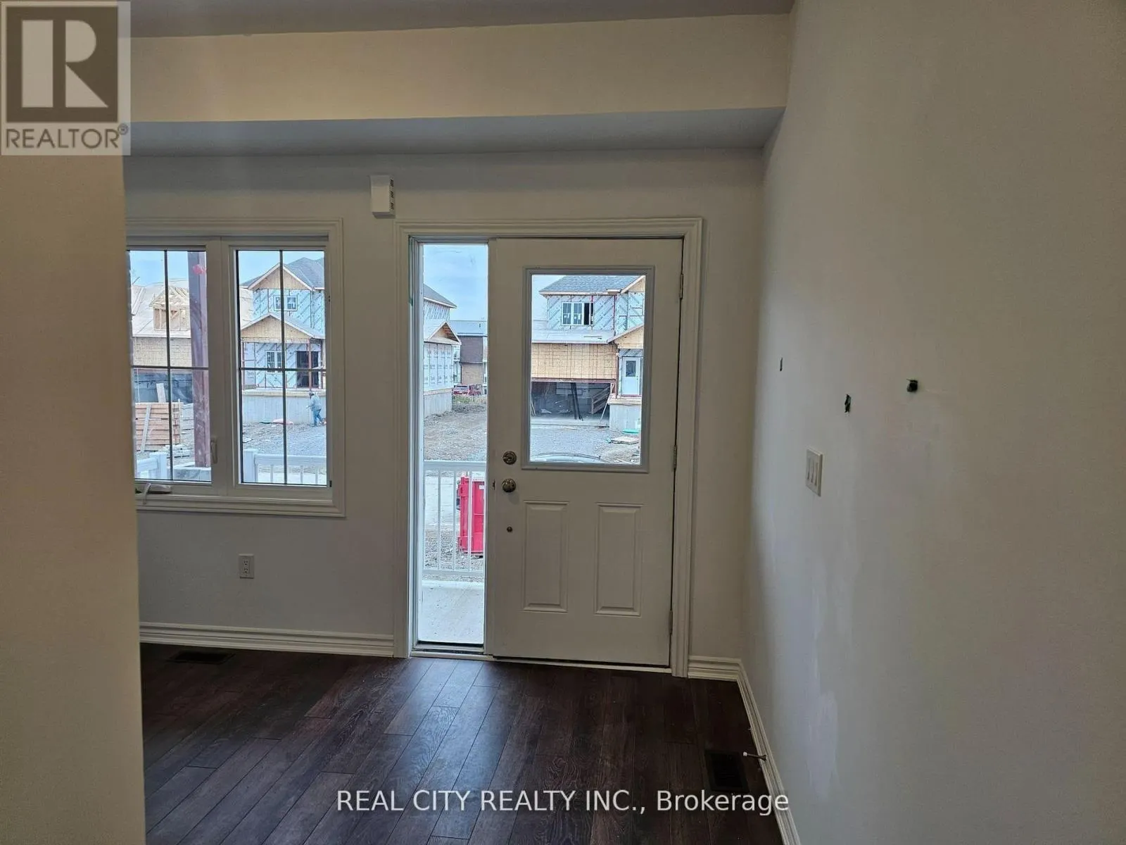 8 BRADDEN CRESCENT