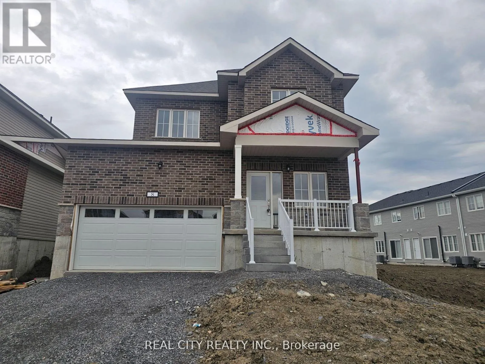 8 BRADDEN CRESCENT