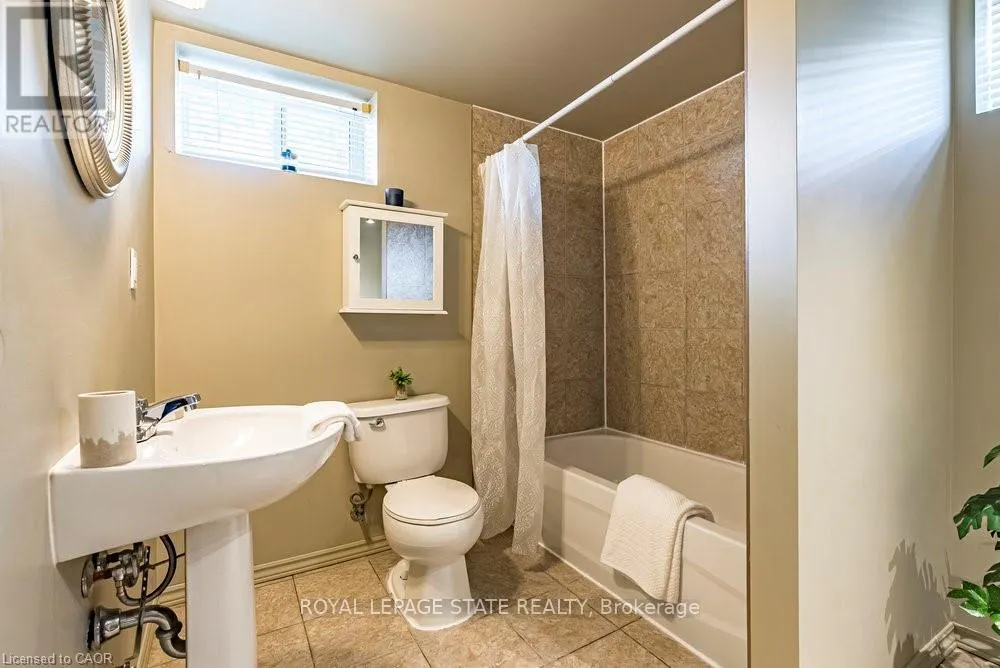 105 MCELROY ROAD E
