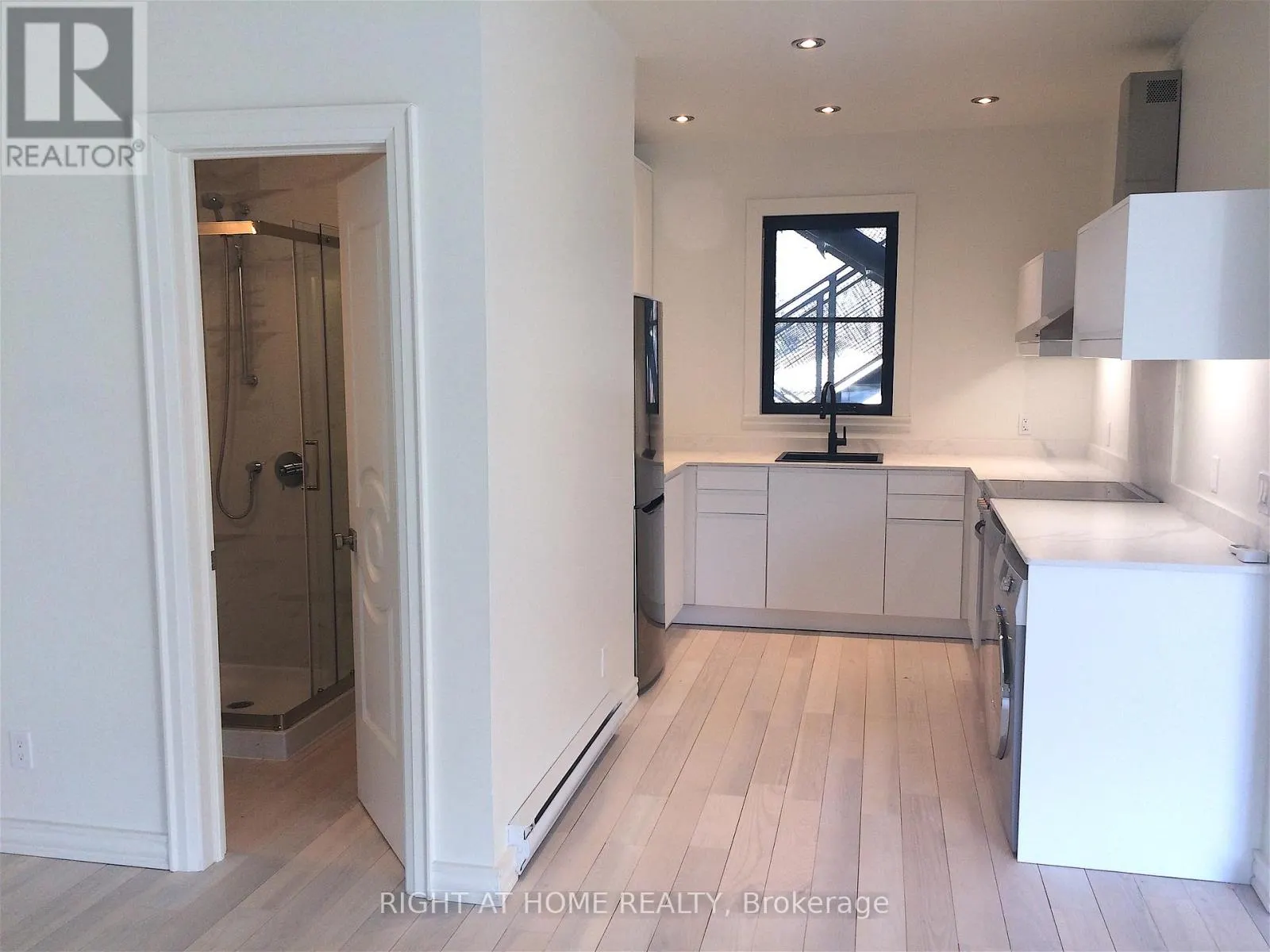 2 - 843 MAIN STREET E