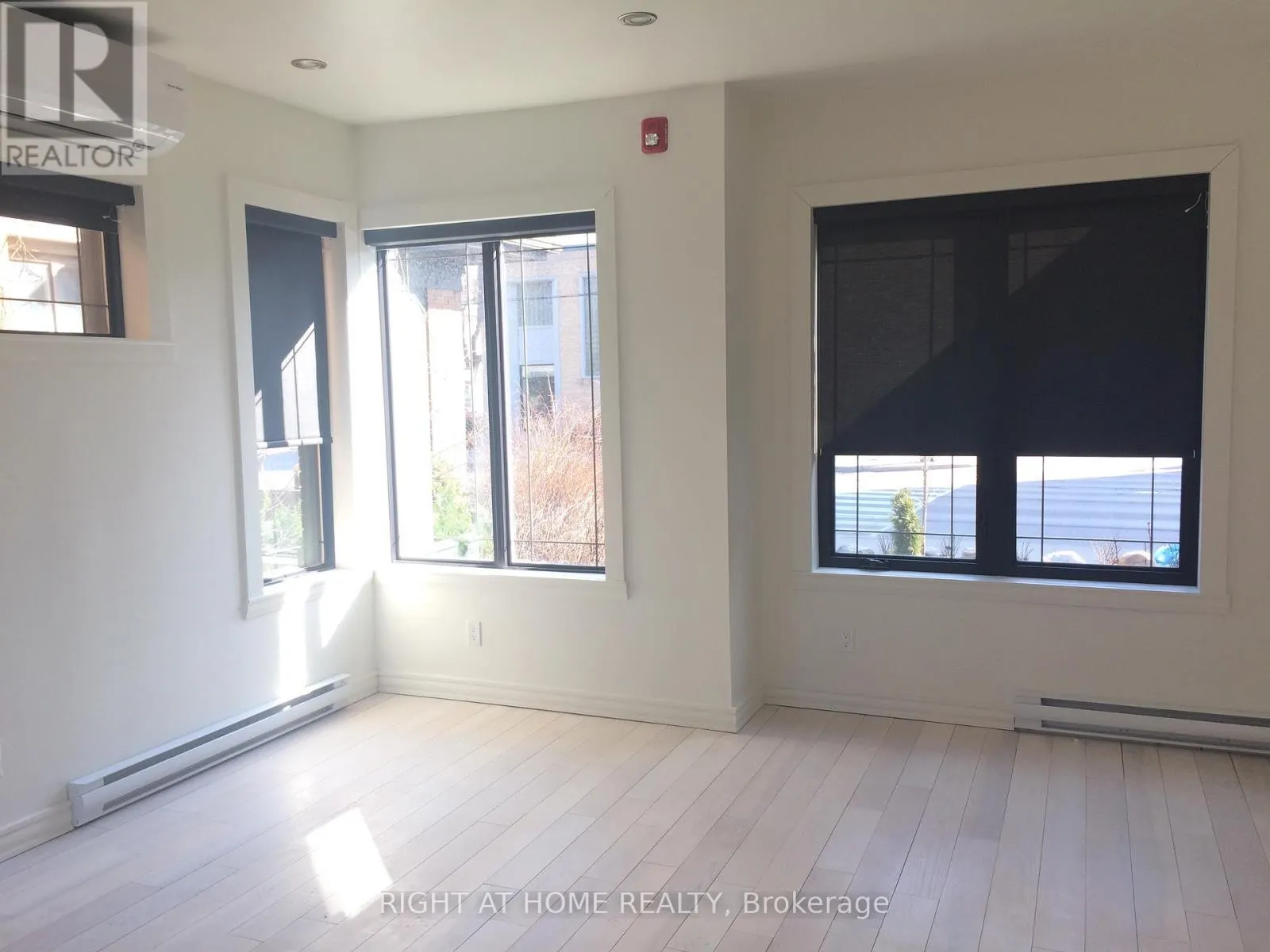 2 - 843 MAIN STREET E