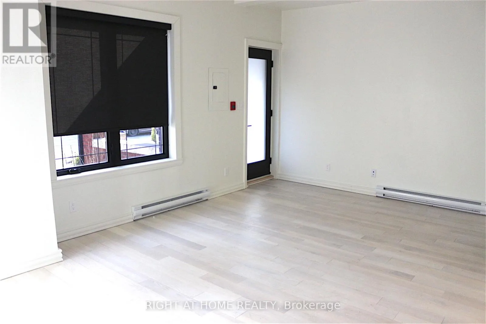 2 - 843 MAIN STREET E