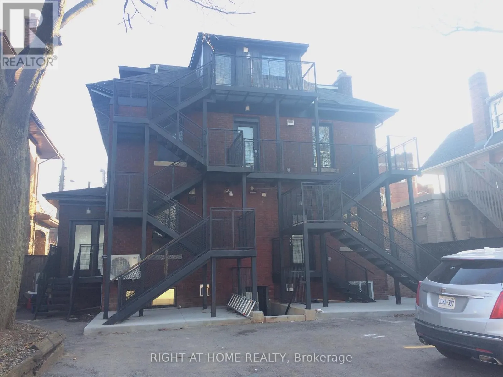 2 - 843 MAIN STREET E