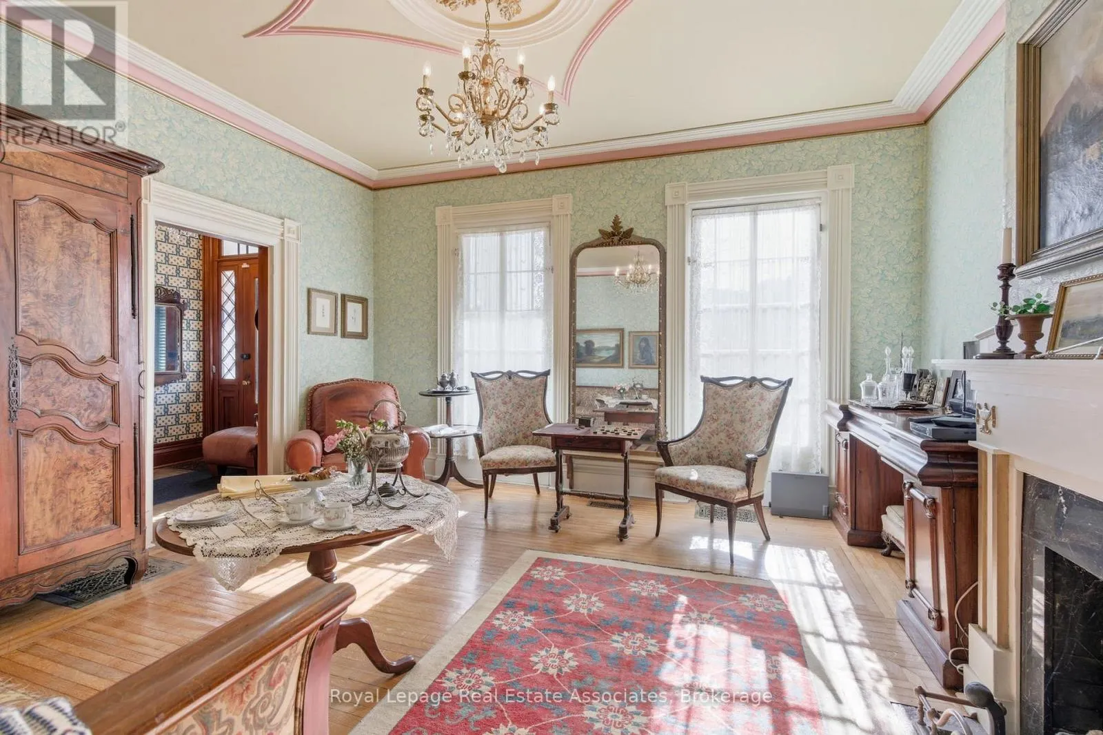 52 GRAND RIVER STREET S