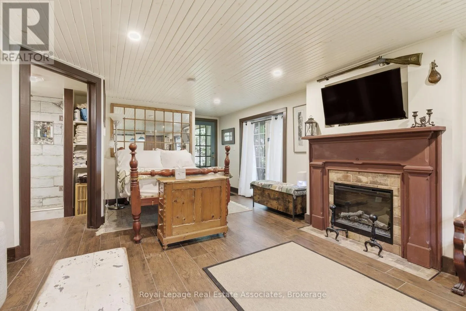 52 GRAND RIVER STREET S