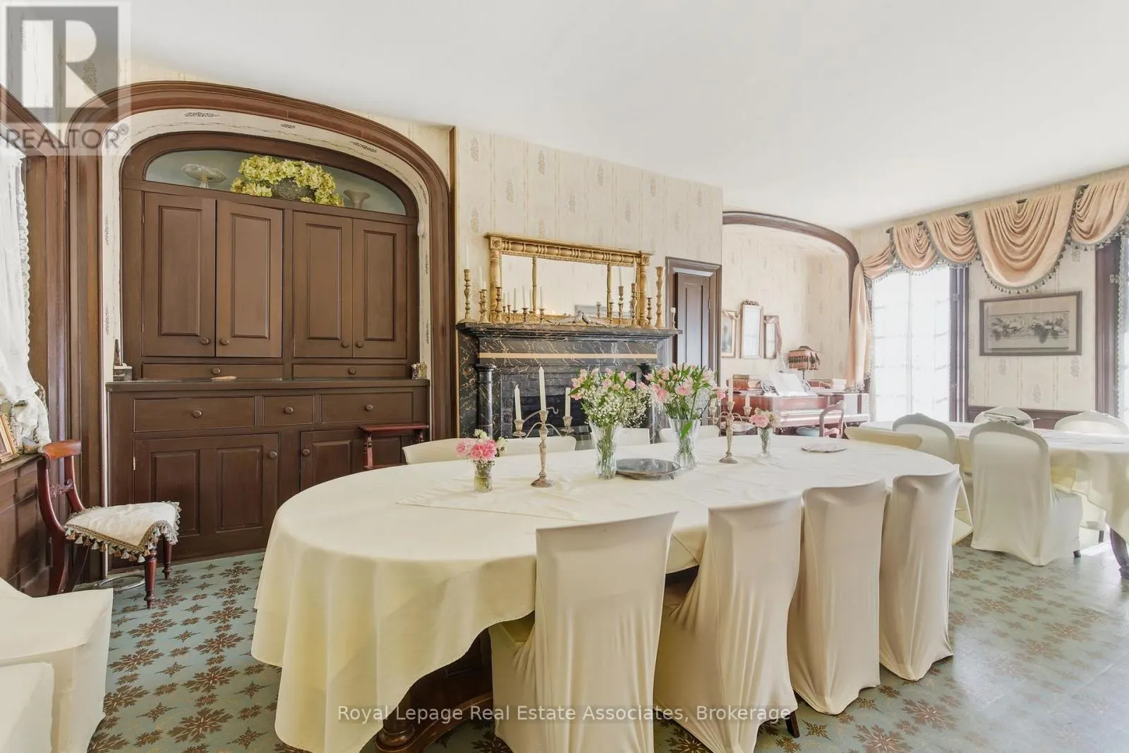 52 GRAND RIVER STREET S