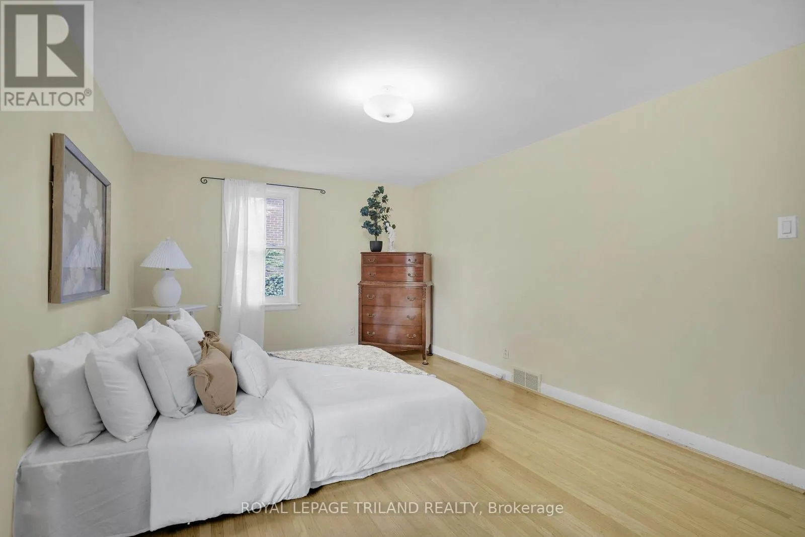 1069 LOMBARDO AVENUE
