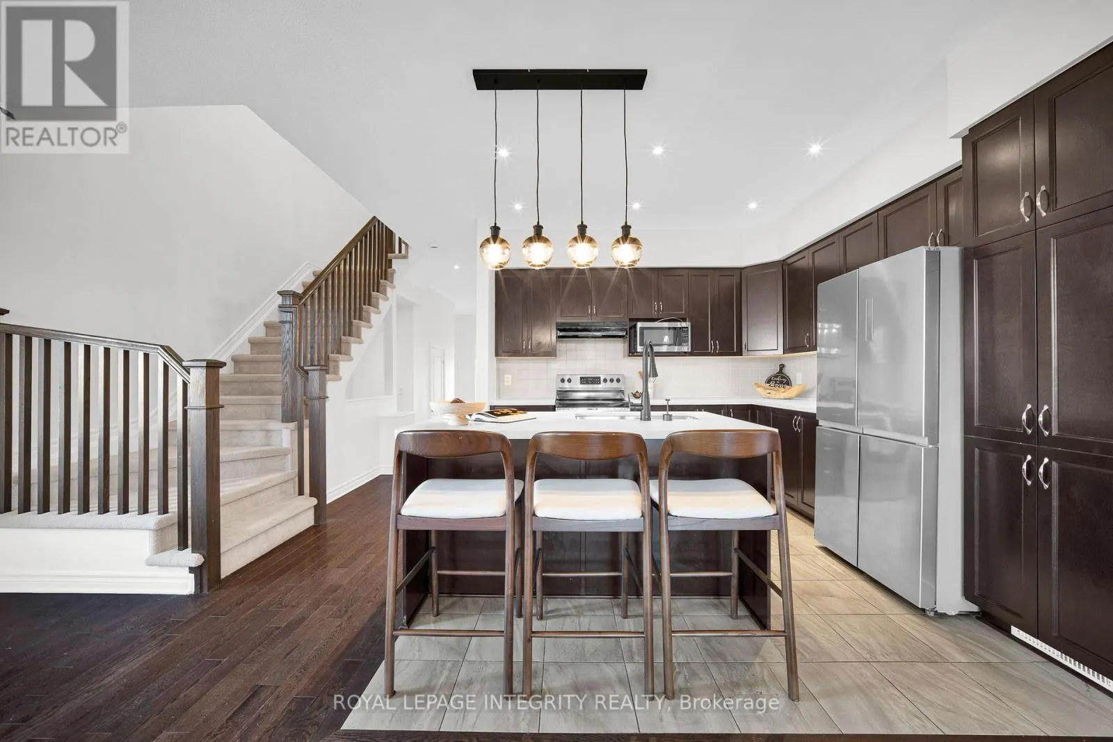 924 FLETCHER CIRCLE