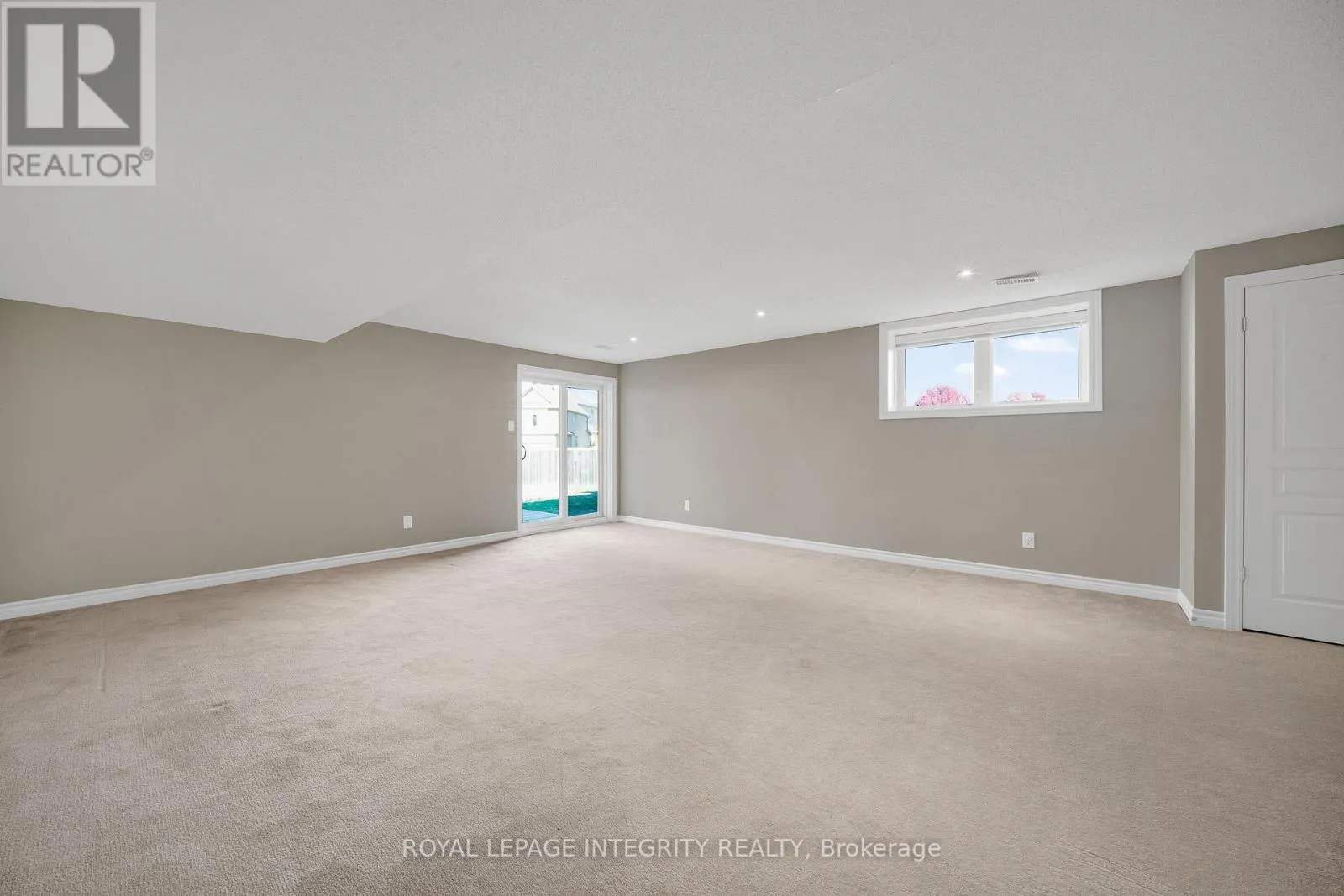 924 FLETCHER CIRCLE