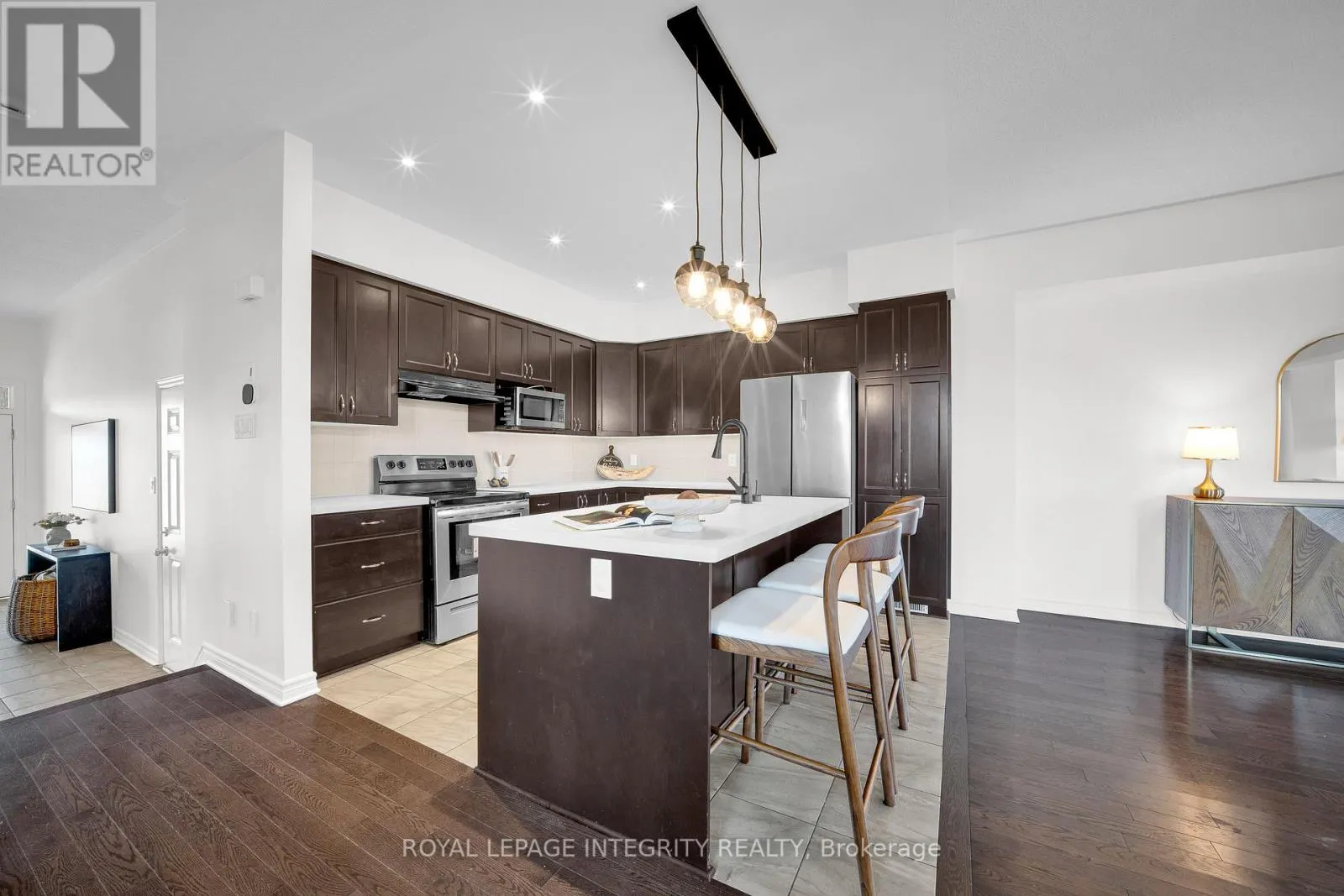 924 FLETCHER CIRCLE