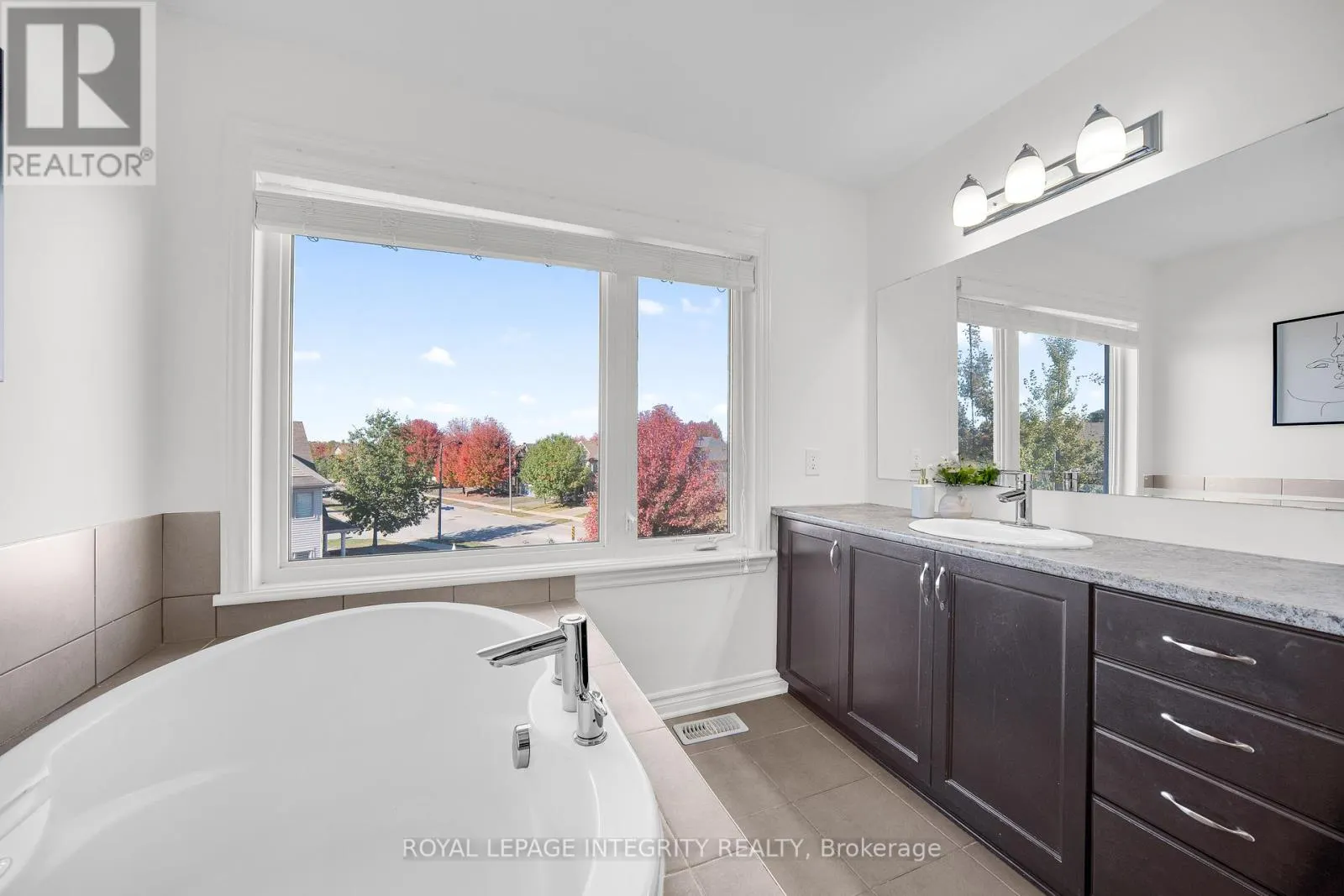 924 FLETCHER CIRCLE