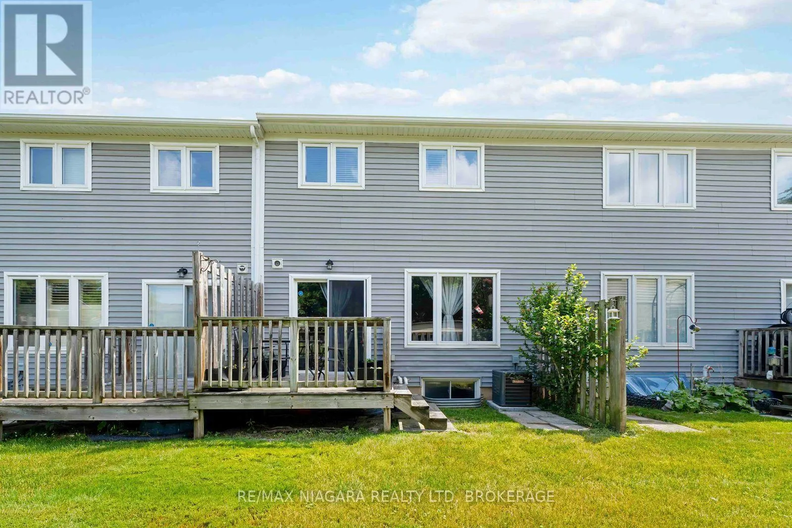 2 - 9 LAKESHORE ROAD, #2