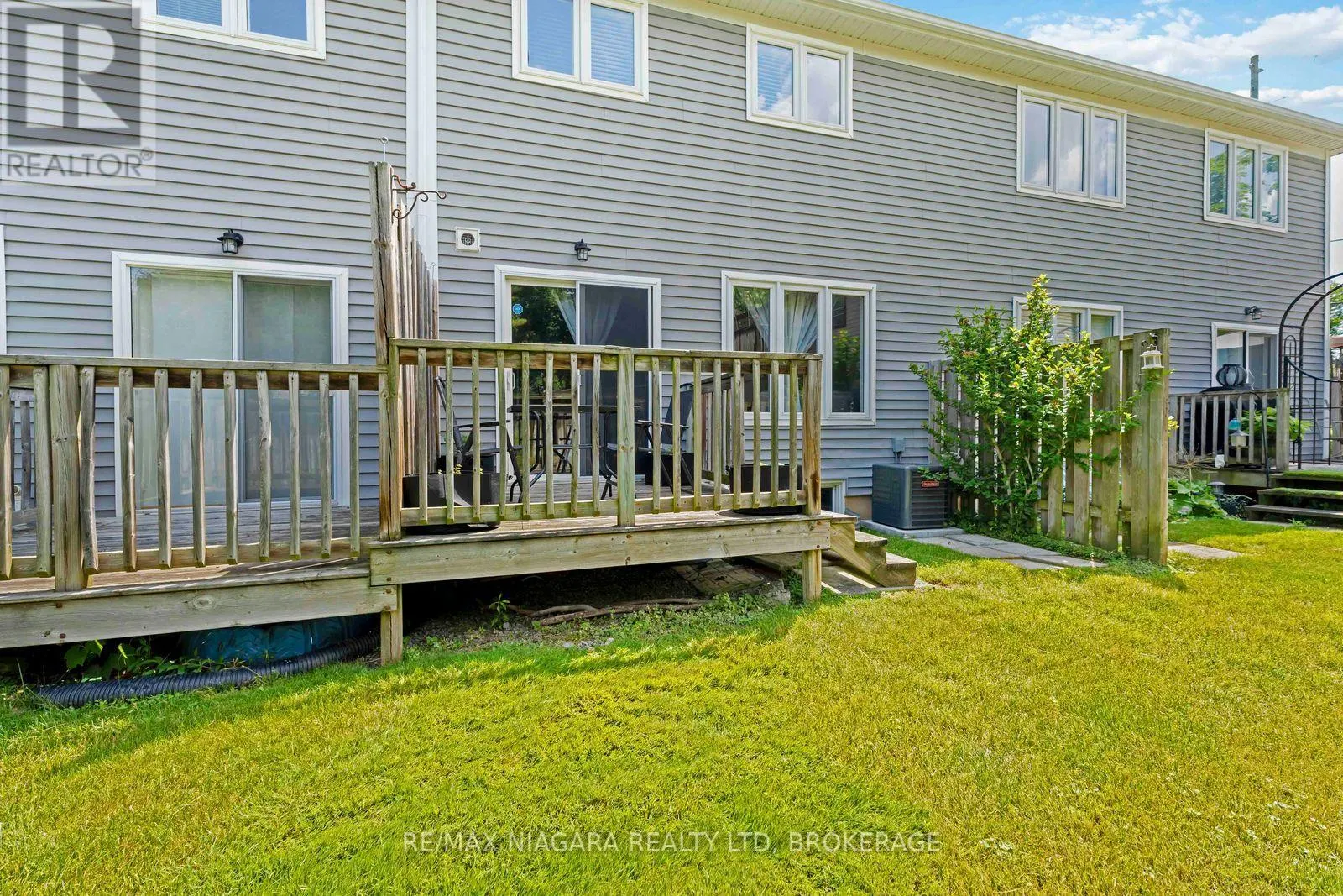 2 - 9 LAKESHORE ROAD, #2
