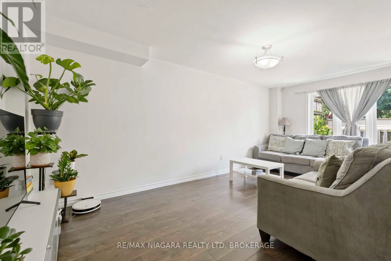 2 - 9 LAKESHORE ROAD, #2