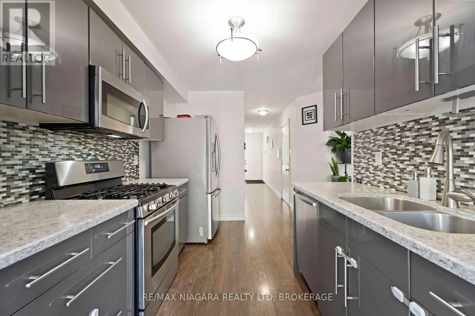 2 - 9 LAKESHORE ROAD, #2