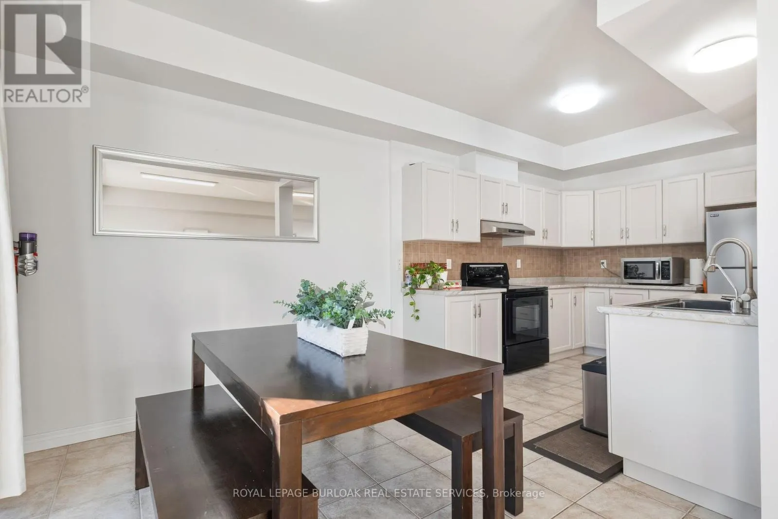 37 - 232 STONEHENGE DRIVE