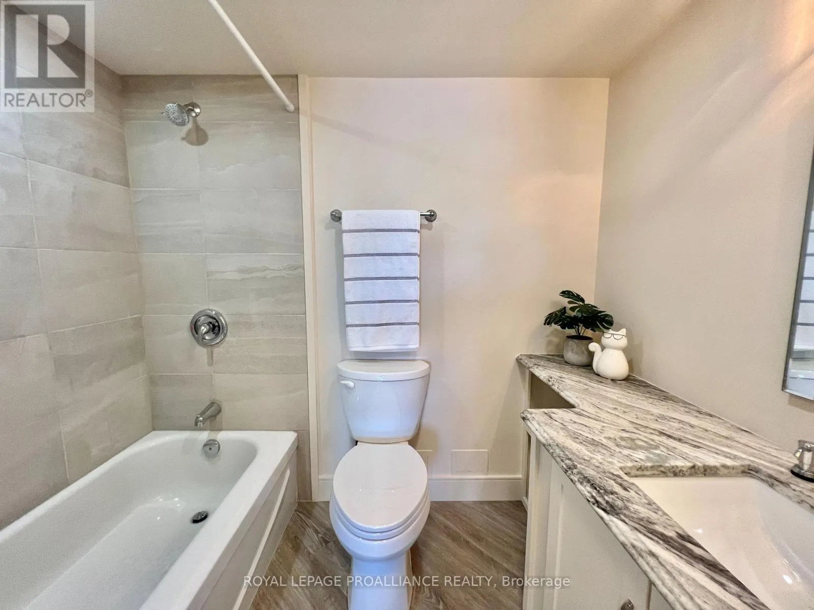 604 - 344 FRONT STREET, #604