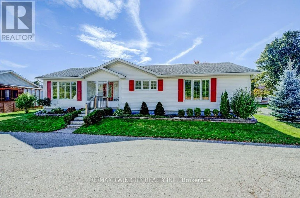 128 WESLEY CRESCENT