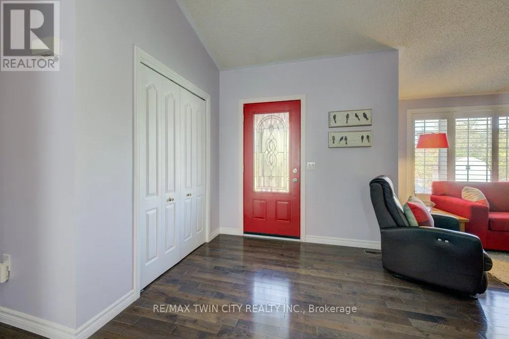 128 WESLEY CRESCENT