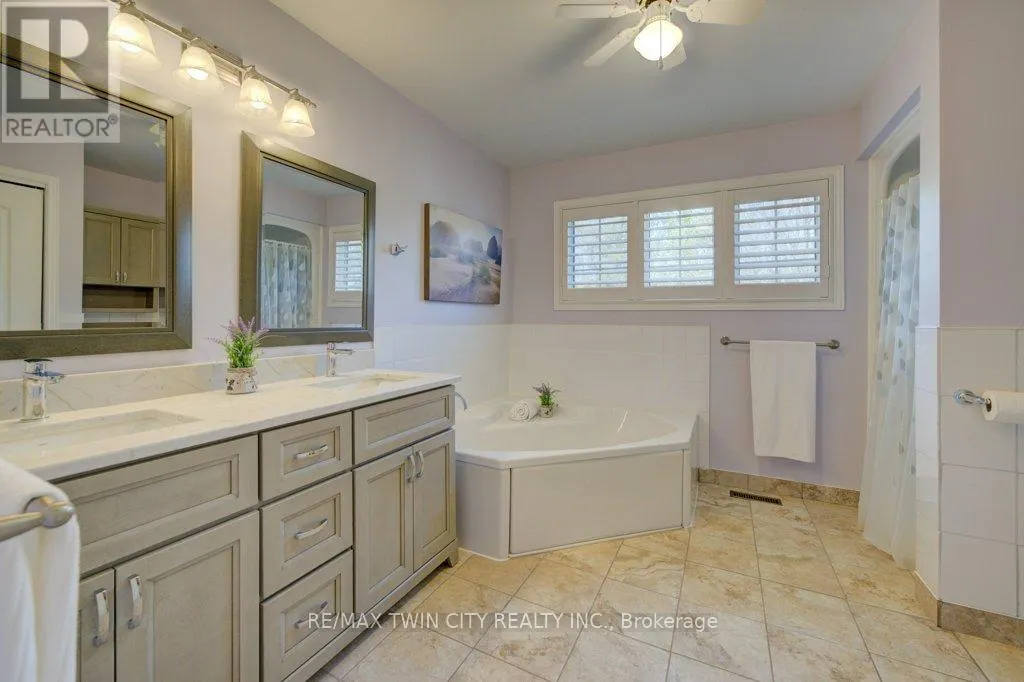 128 WESLEY CRESCENT