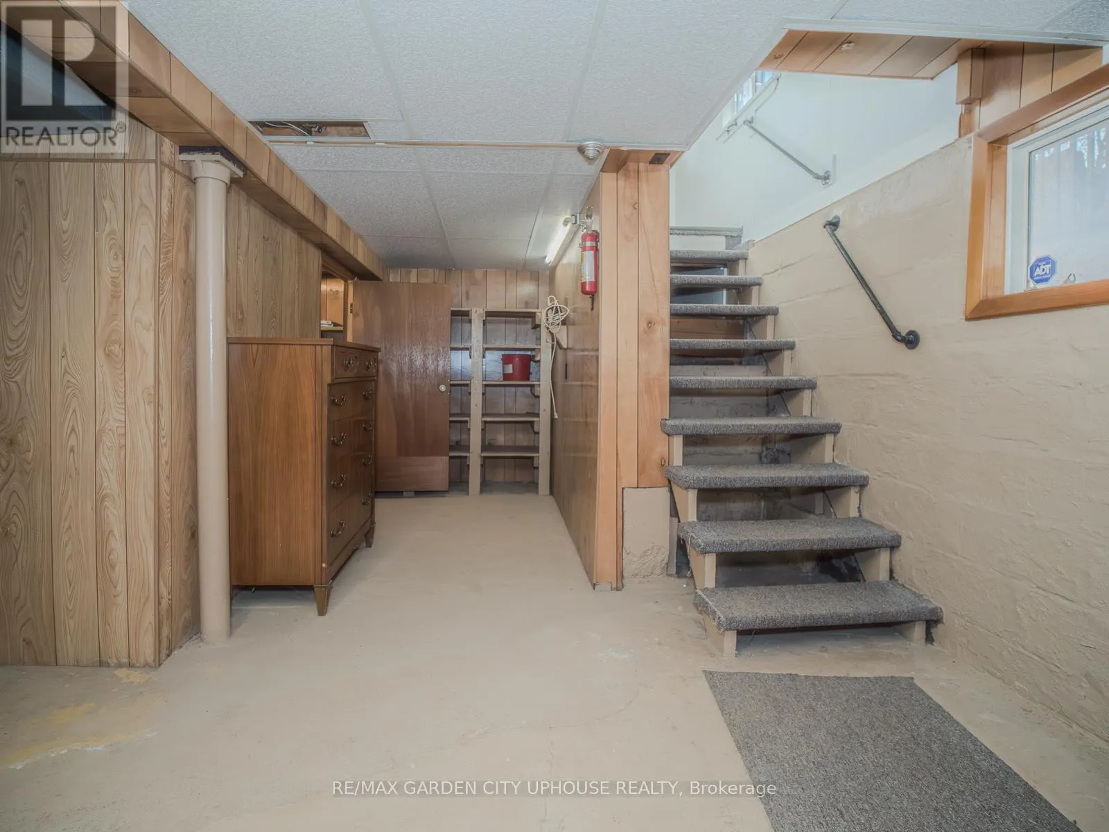 42 GRANTHAM AVENUE S