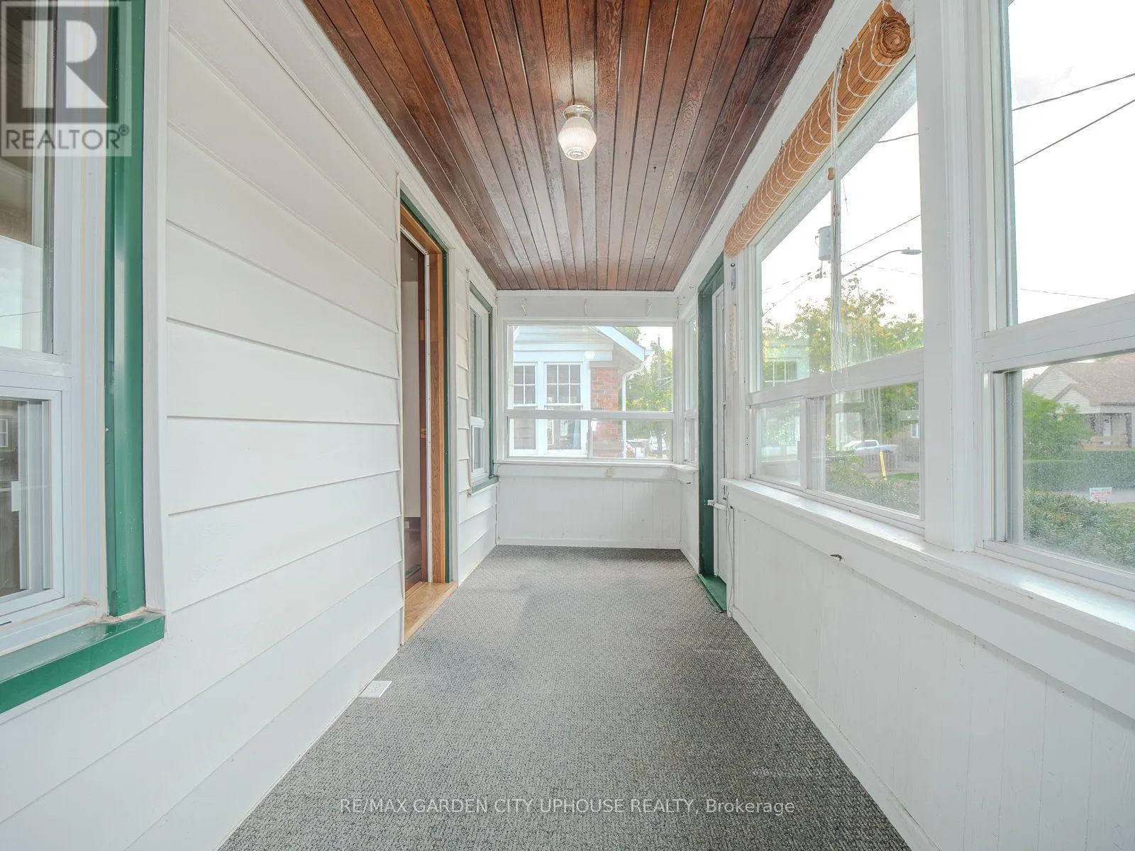 42 GRANTHAM AVENUE S