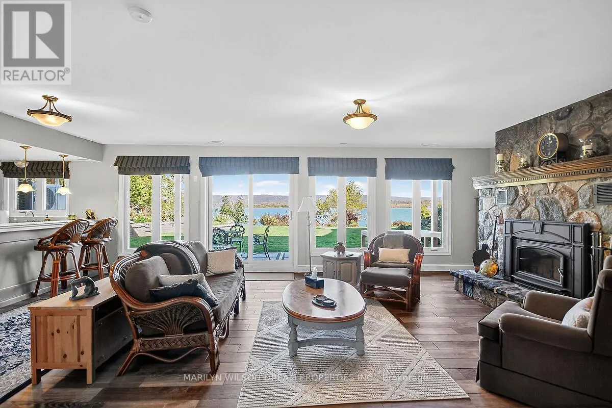 2998 BARLOW CRESCENT