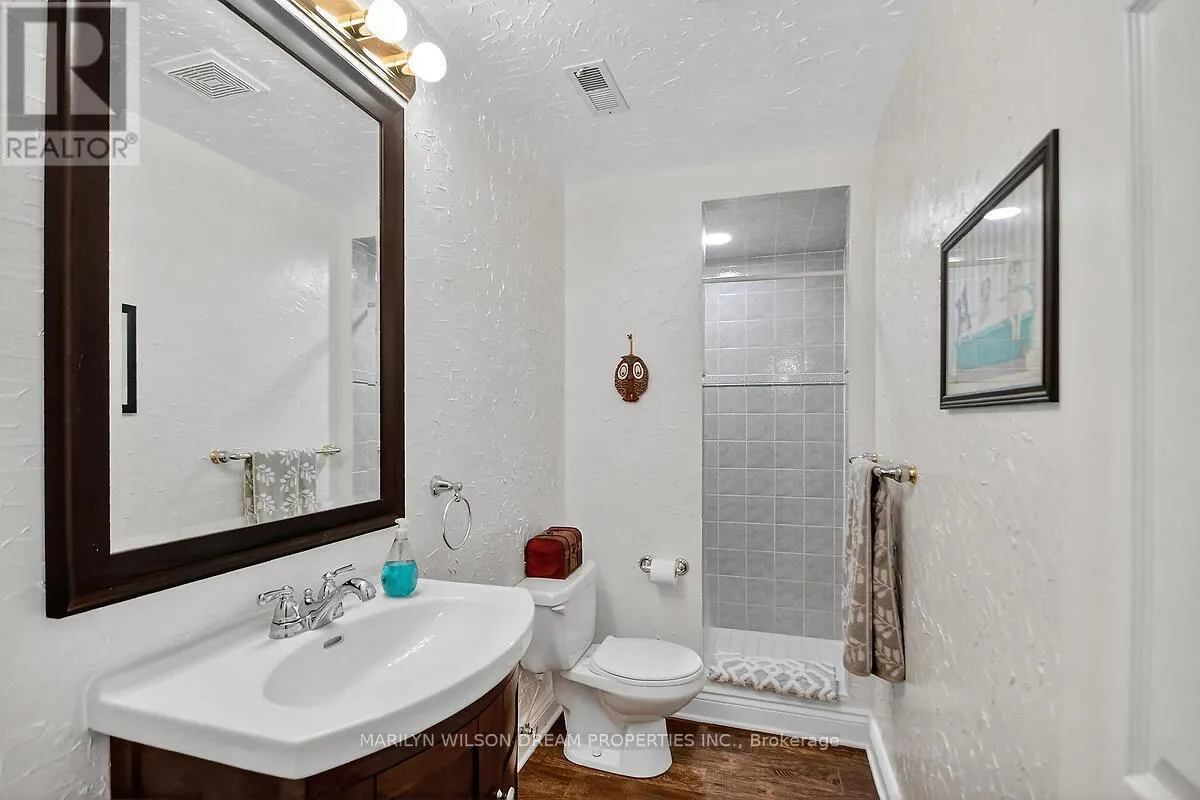 2998 BARLOW CRESCENT