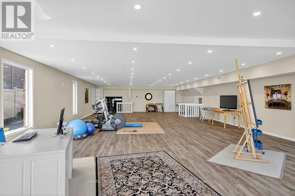 2998 BARLOW CRESCENT