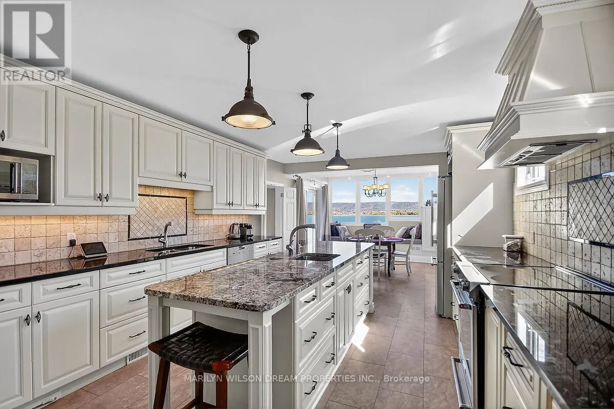 2998 BARLOW CRESCENT