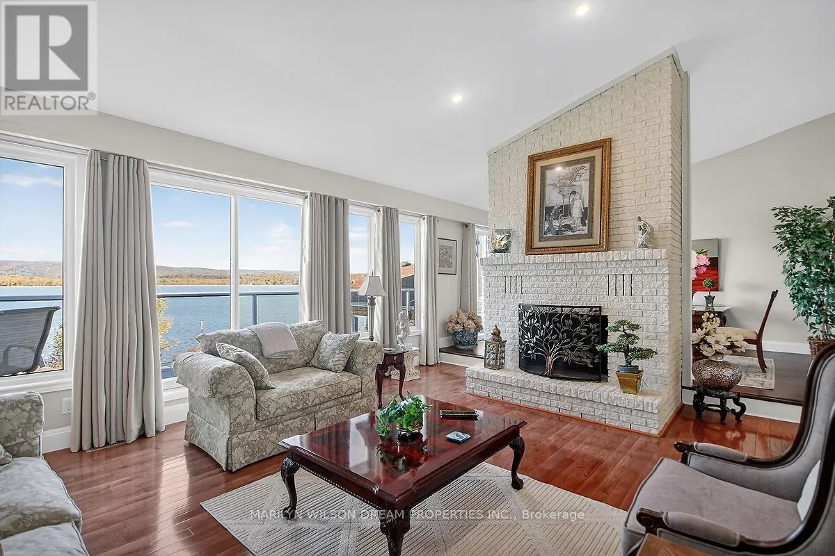 2998 BARLOW CRESCENT
