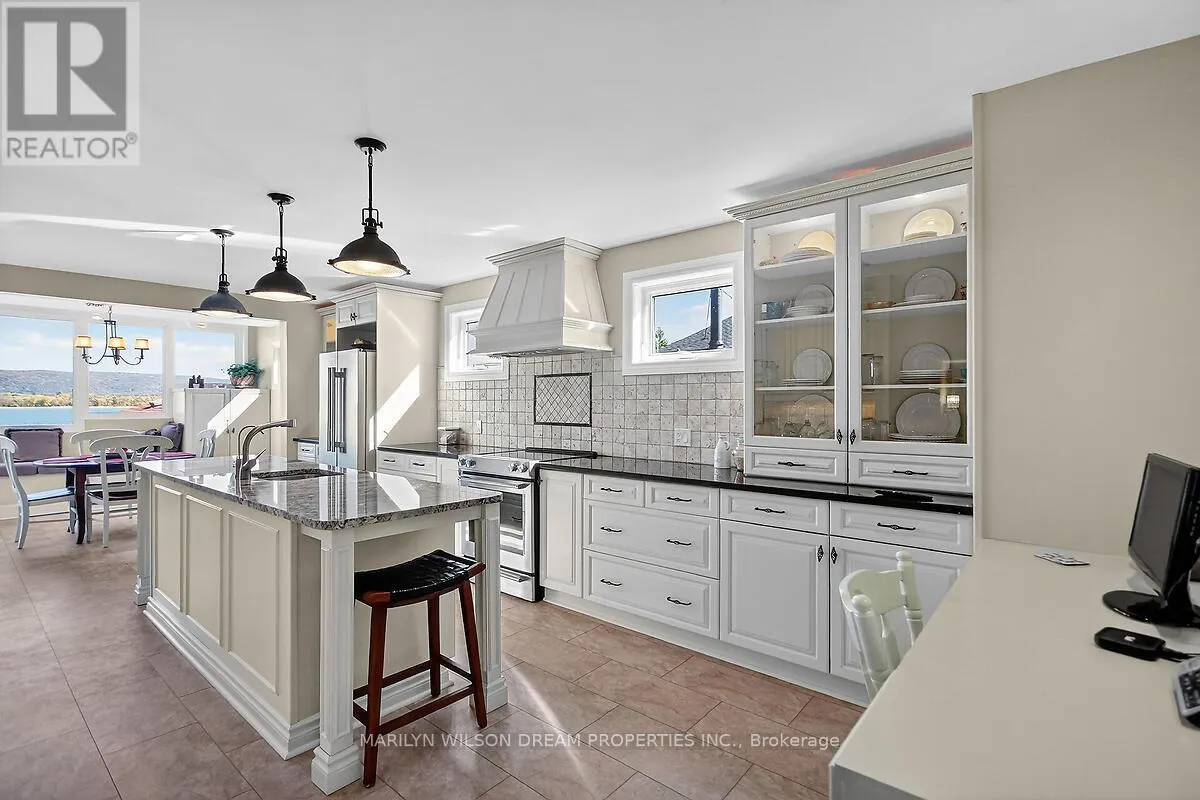 2998 BARLOW CRESCENT